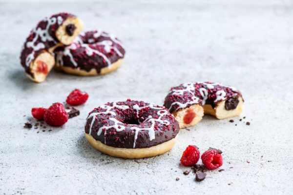 d214 raspberry chocolate donut sfeerbeeld cco